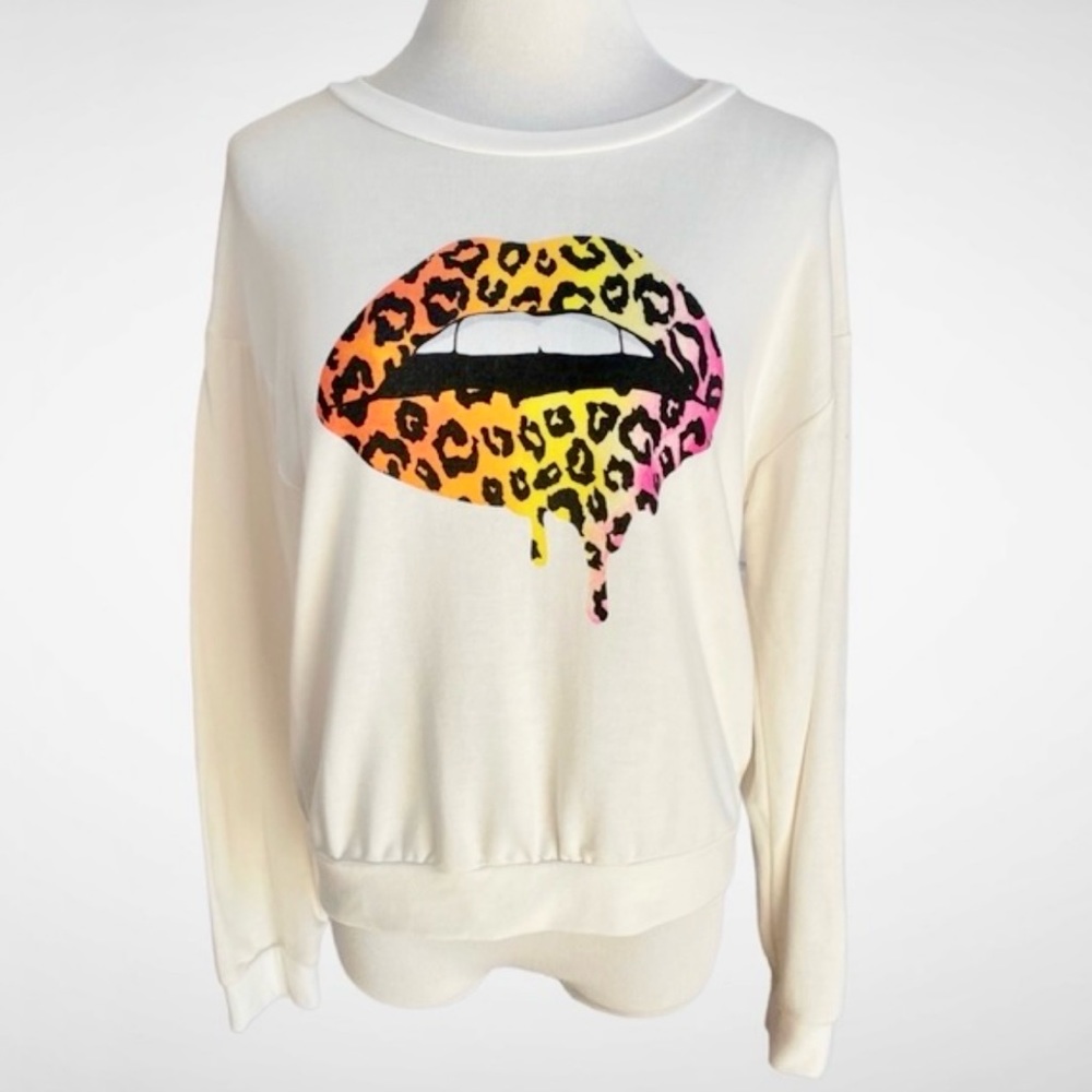 NWT Le Lis Collection Lips Pullover Sweatshirt Long Sleeves